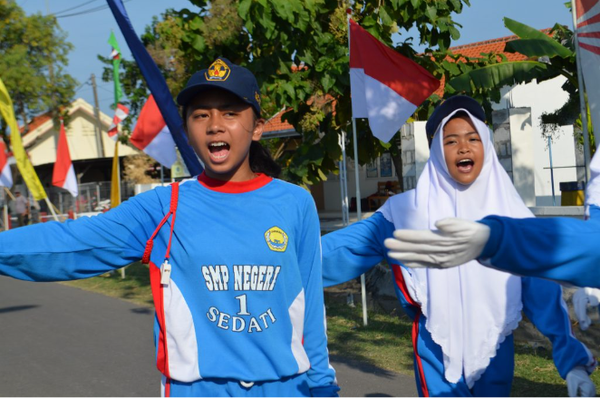 lomba gerak jalan-2 2016 smpn 1 sedati